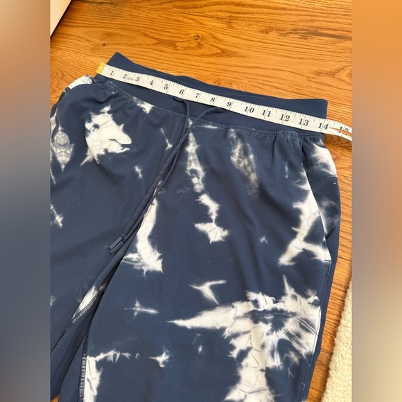 Lululemon T.H.E. Linerless Short 9" Indigo Ice Print Blue Multi Size Small Mens - Picture 10 of 13